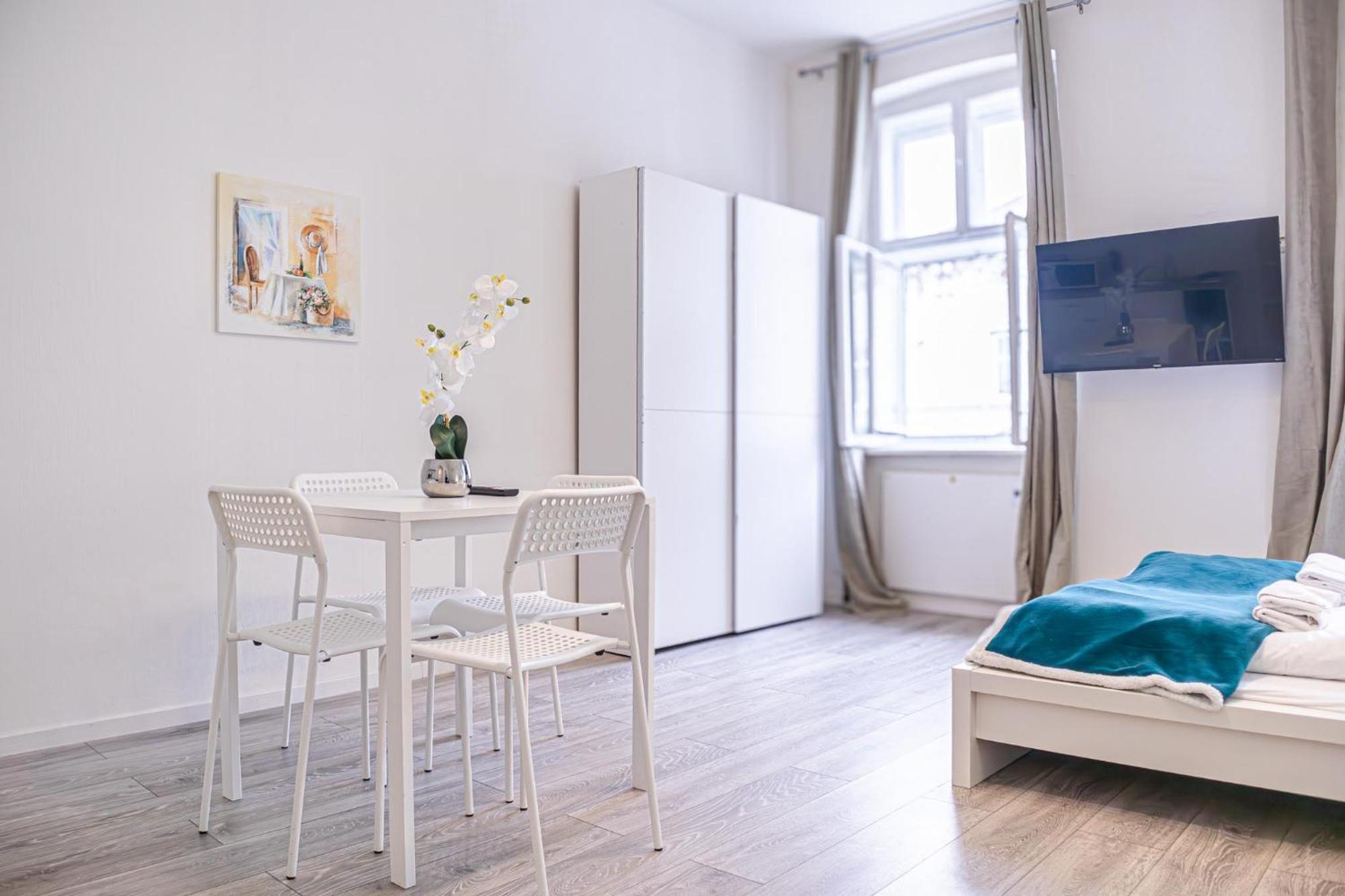 Trendy Studio Free Coffee - Wiener Stadthalle Ngoại thất bức ảnh